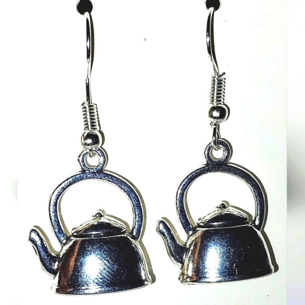 Super cute retro tea pot earrings